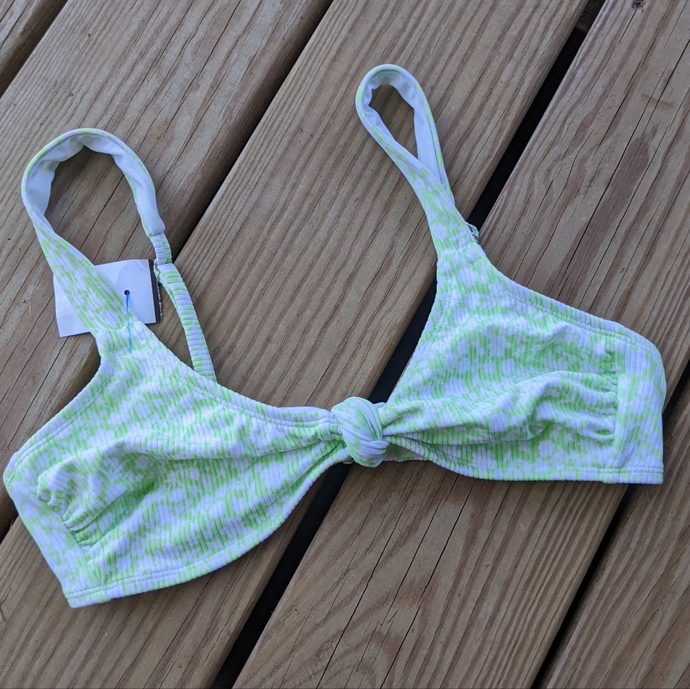 🆕BNWT ✨Lime Green Bikini Top